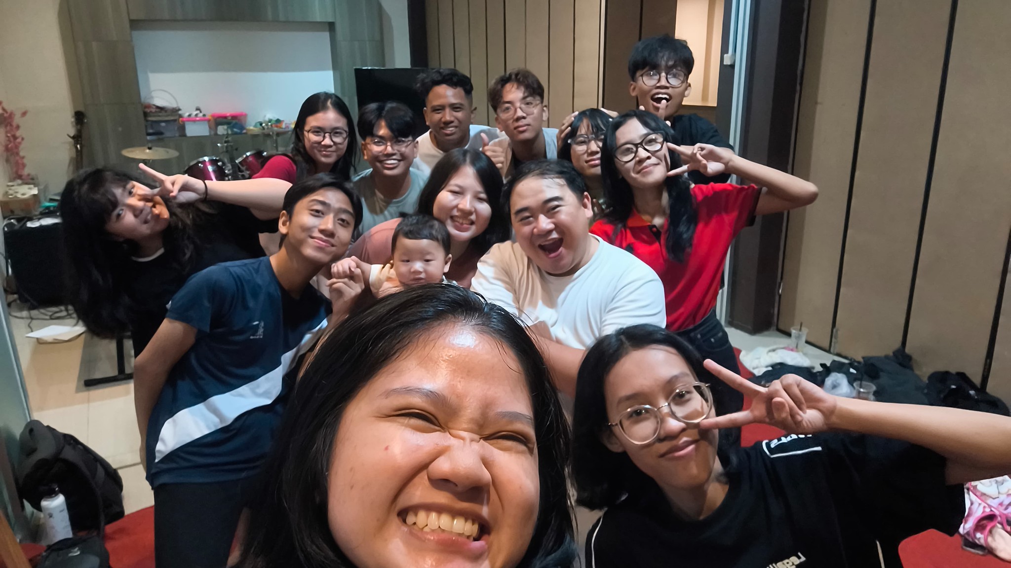 Swafoto bersama komunitas Youth Rising Generation